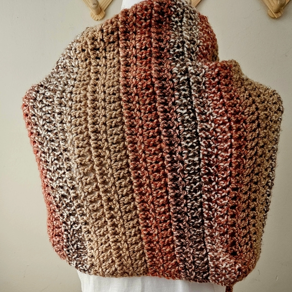 Keyhole Scarf....Handmade - Picture 3 of 4